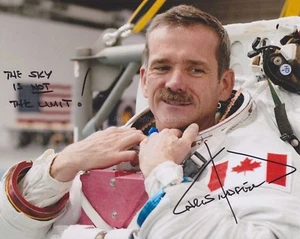 Chris Hadfield HAND SIGNED 8x10 Photo Autograph Astronaut 1st Canadian Space E - Picture 1 of 1