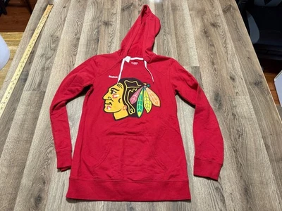 Sudadera con Capucha Reebok, Para Mujer Talla Pequeña, Roja, Sudadera NHL’s Blackhawks Foto 1 de 4