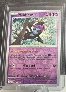 Raro Pokémon Munkidori 044/131 Evoluciones Prismáticas Holograma Inverso Cerebro Adrena - Imagen 1 de 2