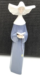 Handmade Lladro Figurine - A Prayerful Moment: Religious Decorative Figure - Picture 1 of 6