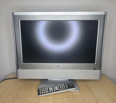 TV LCD TOSHIBA Color De Colección 20 Pulgadas 20HL25 Retro Gaming HDMI Con Control Remoto PROBADO Foto 1 de 4