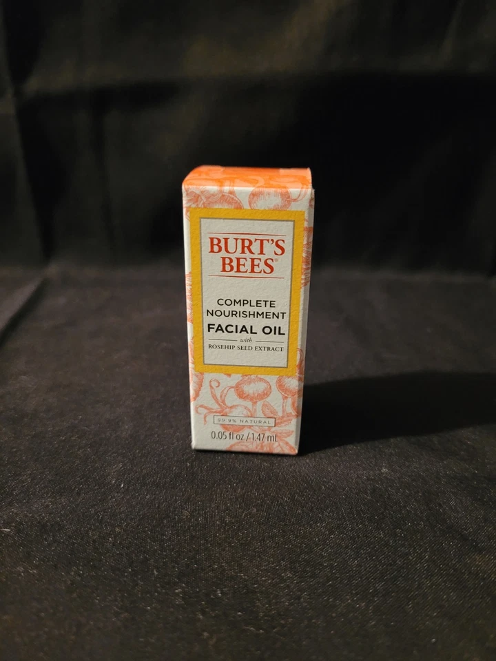 Aceite facial nutritivo completo Burts Bees con extracto de semilla de rosa mosqueta 0,05 fl. Foto 1 de 1