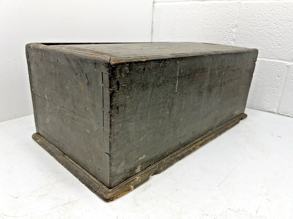 Antigua caja de velas con tapa deslizable primitiva de madera blanda encajada biblia pintura original Foto 1 de 4