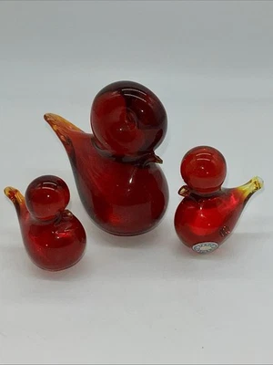 Set Of 3 Family Ruby Red Amberina Glass Birds Figurines Paperweights Sweden - Image 1 of 4