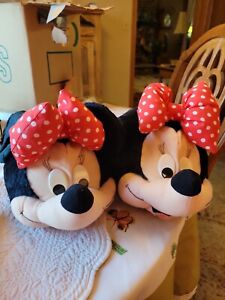 Minnie Mouse Slippers 9/10