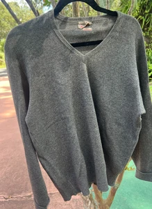 Vintage Alan Paine Sweater 100% Cashmere Charcoal Grey Mens 42” V-Neck England! - Picture 1 of 4