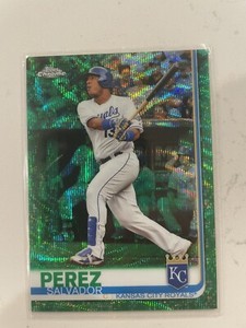 2019 Topps Chrome Green Wave Refractor Salvador Perez #198 Royals SP #d /99