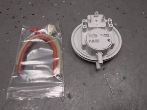 CONTROLES HUBA 605.99146 .172" WC INTERRUPTOR DE PRESIÓN DE DOBLE PUERTO 210010 - Imagen 1 de 7