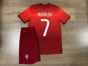 PORTUGIESISCHE NATIONALMANNSCHAFT 2014/2016 HEIMFUSSBALL KOMPLETTKIT GRÖSSE S CR. Ronaldo #7 - Bild 1 von 21
