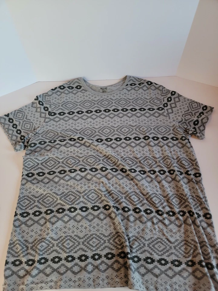 Men's T Shirt Mossimo Supply Co. XXL Geometric Pattern Gray Foto 1 de 4