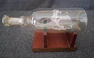 Glas Segelboot in Flasche - 1700er Schneider Modell Maritim Wohndeko - Historisch - Bild 1 von 10