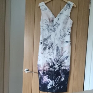 COAST DRESS SIZE 12 - slim fit, bodycon style - worn once - Picture 1 of 6