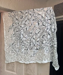 WHITE HOUSE BLACK MARKET 42" Square Beautiful White/Black Brown Floral Scarf - Picture 1 of 3