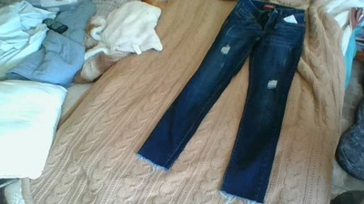 Jeans ajustados clásicos de tiro medio Guess talla 26 (se adapta mejor a 24) dobladillo crudo Litely Distress Foto 1 de 4