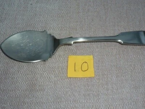 VINTAGE NEVADA SILVER D & A CONSERVE TEASPOON WITH ENGRAVED PATTERN - Picture 1 of 5