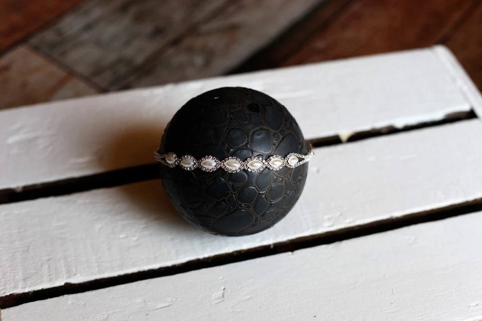 Newborn Baby Girl Silver White Pearl Rhinestone Headband Photography Photo Prop - Image 1 of 1