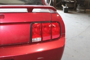 MUSTANG R Taillight R. 05 06 07 08 09 - Picture 1 of 3