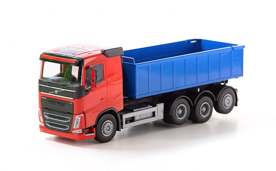 EMEK - VOLVO FH 8x4 camion rettilineo rosso con rullo compressore  - 1/25 - E... - Immagine 1 di 1