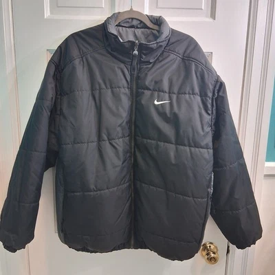 De Colección Nike Reversible Para Hombre L Chaqueta Puffer Aislada Negra Gris Spellout Swoosh Foto 1 de 4