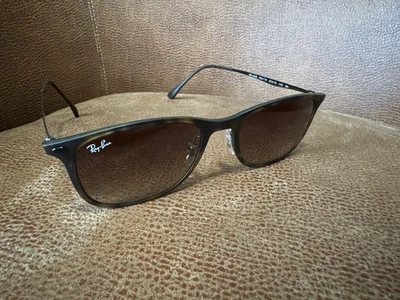 Óculos de sol Ray-Ban RB4225 894/13 marrom fosco lentes degradê 52-19-140 - Imagem 1 de 4