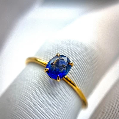 Fine Vivid Royal Ceylon BLUE SAPPHIRE Oval Cut 9k YELLOW GOLD Solitaire Ring - Image 1 of 4