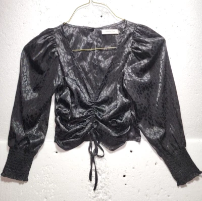 Top de semillas de mostaza para mujer pequeño negro manga larga cuello en V con cordones delanteros Foto 1 de 4