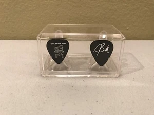 Guitar Pick Bass Pick Guitar Pick 2 Pick Crystal Clear Display Case w/2 Stands - Picture 1 of 3