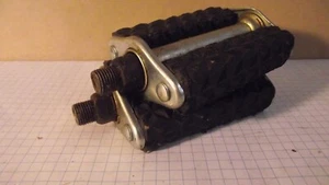 VINTAGE RUBBER BICYCLE PEDALS 1/2" AXLE 4" RUBBER 1960S - Picture 1 of 7
