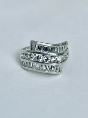 Stunning 1.1 ctw DQ CZ  Ladies Ring in 925 Sterling Silver Size 7 - Image 1 of 4