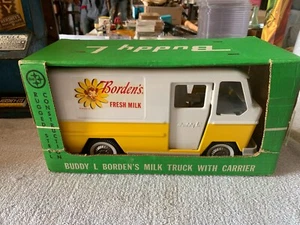 Furgoneta de reparto vintage de acero prensado BUDDY L Borden's en caja original - Imagen 1 de 2