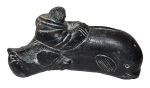 Figura de piedra de jabón Un lobo original inuit sobre ballena hecha a mano en Canadá - Imagen 1 de 5