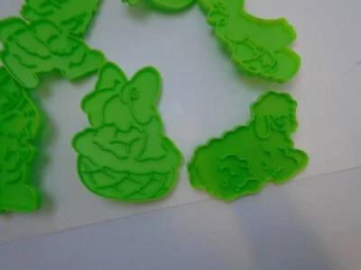 6 cortadores de galletas Wilton 1978 de colección plástico pato pollito conejo cordero resorte Foto 1 de 4