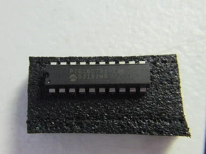MICROCHIP PIC16C781-I/P Microcontrollori 8 bit - 1 pezzo NUOVO!! USA! - Foto 1 di 2