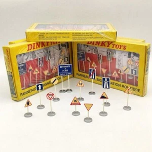 Atlas Dinky Toys 593 12 PANNEAUX DE SIGNALISATION ROUTIERE Models Lot Of5Pcs - Picture 1 of 7