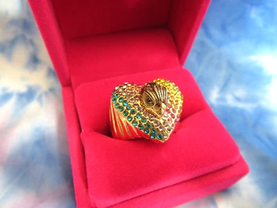 Anillo de cóctel KURT GEIGER LONDON corazón arco iris águila 7 banda gruesa de latón nuevo en caja Foto 1 de 4