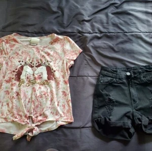 girl 12 black denim shorts and graphic tee - Picture 1 of 3