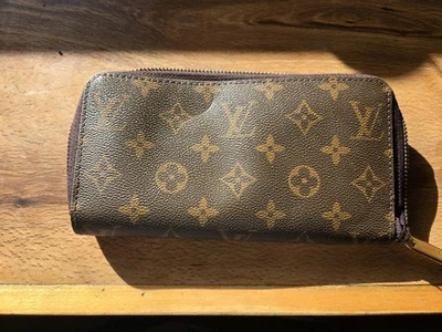 Portafoglio Louis Vuitton con cerniera - Immagine 1 di 4
