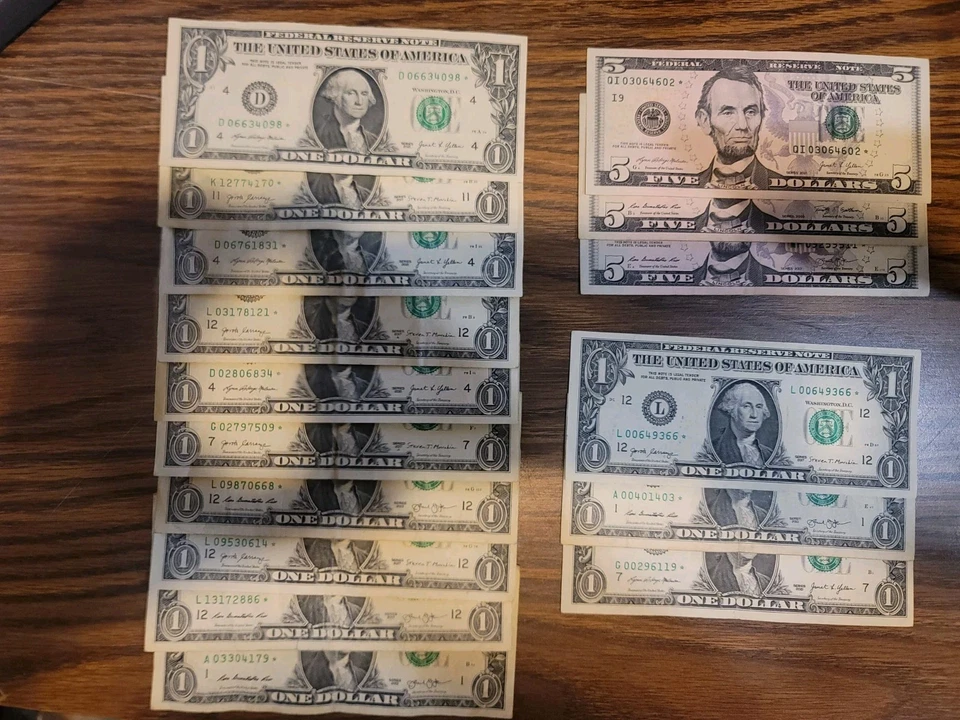 $1 dollar bill star note LOT 2009, 2013, 2017 2021 + 3X $5 dollar Star Note Bill - Image 1 of 4