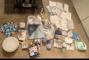 Baby Starter Paket Newborn Ausstattung neu Klamotten Accessoires Happy Po - Bild 1 von 5