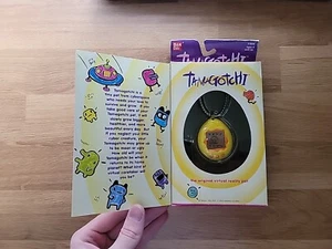 Usado Bandai Original TamaGotchi Amarillo y Naranja, 1996-1997 Inglés - Imagen 1 de 3