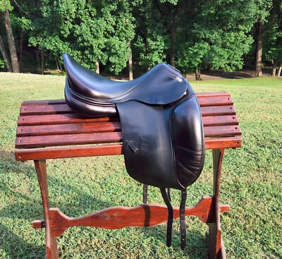 Sillín de doma Amerigo 17,5” 18”, -1,5 estrecho, lana flocado negro Foto 1 de 4