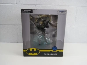 DC Gallery Diorama Die ertrunkene Figur  - Bild 1 von 6