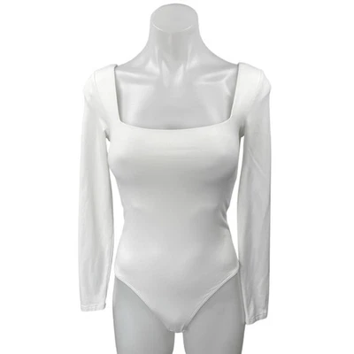 Body Aritzia Babaton branco manga longa elástico gola quadrada tamanho P - Imagem 1 de 4