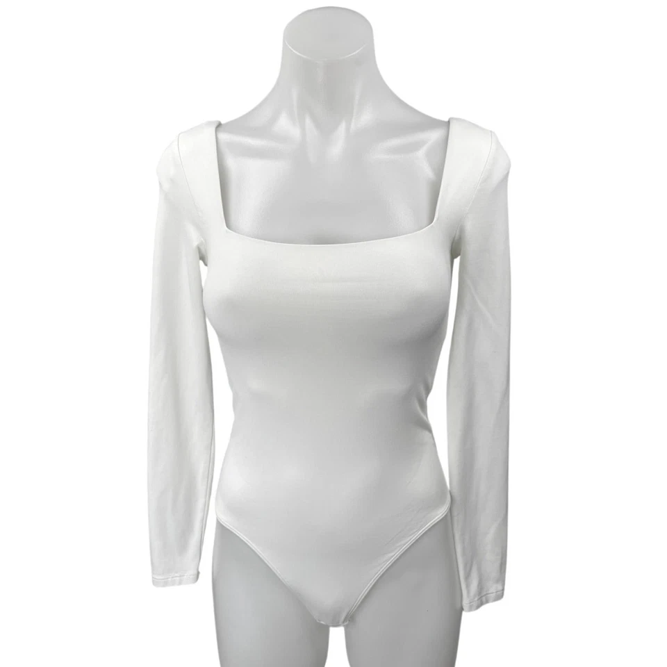 Body Top Aritzia Babaton Blanco Manga Larga Elastizado Cuello Cuadrado Talla S Foto 1 de 4