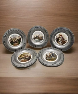 LA GRANDE RIVOLUZIONE AMERICANA PIATTI PELTRO E PORCELLANA (SET DI 5) Made in USA - Foto 1 di 18