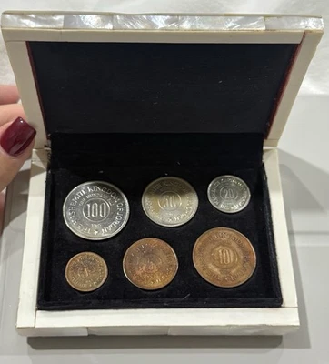 JORDAN. 1965 Presentation PROOF 6 COINS in MOTHER OF THE PEARL case. - Image 1 of 4