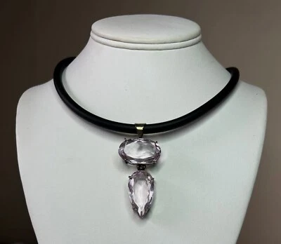 Colgante hecho a mano de cuarzo lavanda, plata de ley. ¡Collar de goma negro gratis! Foto 1 de 4