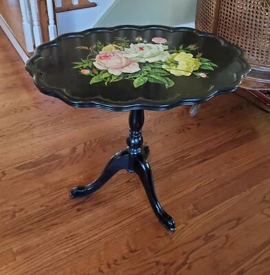 19th Century English Victorian Oval Black Painted Papier Mâché Tilt-Top Table - Image 1 of 4