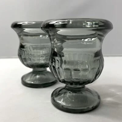 Par de candelabros votivos grises de vidrio pesado Foto 1 de 4