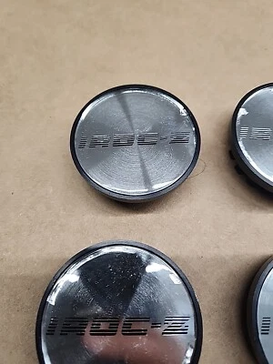 JUEGO (4) TAPACUBOS CENTRALES DE RUEDA CHEVROLET CAMARO IROC-Z Z28 88-90 manchado Foto 1 de 3